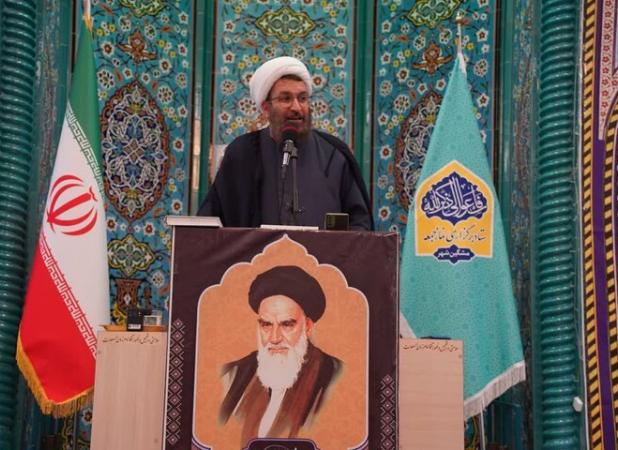 امام خمینی با تربیت نسلی اندیشمند انقلاب اسلامی را بیمه کرد