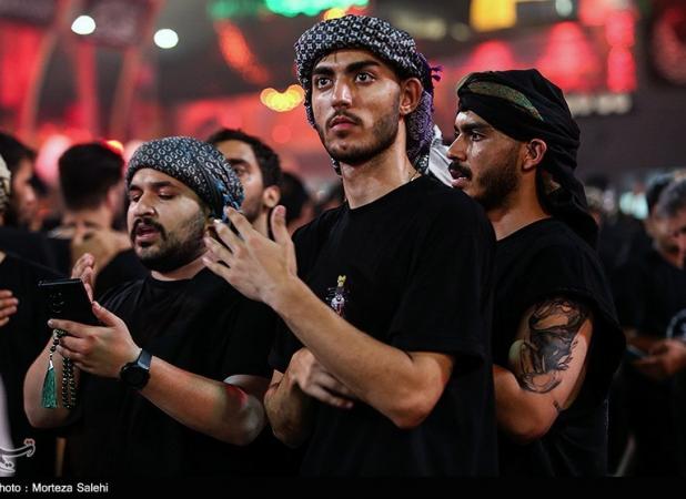 یک ملت است سینه‌زن ماتم حسین(ع)