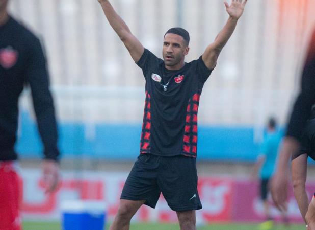 هافبک ۳۴ ساله پرسپولیس با هواداران خداحافظی کرد