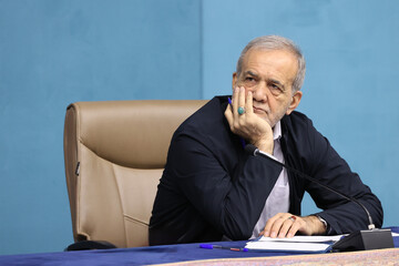 آقای پزشکیان! قسم حضرت عباس را باور کنیم یا دم خروس را؟