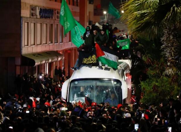 «طوفان الاقصی» چگونه «طوفان آزادگان» شد؛ جزئیات آزادی ۱۷۳۷ اسیر فلسطینی