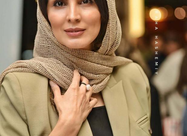 استایل شیک و ساده بازیگر «هفت سر اژدها» در یک فستیوال