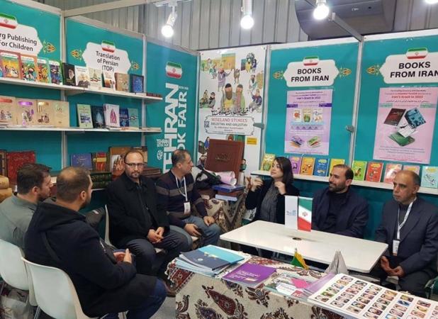 روز شلوغ غرفه ایران در نمایشگاه کتاب استانبول