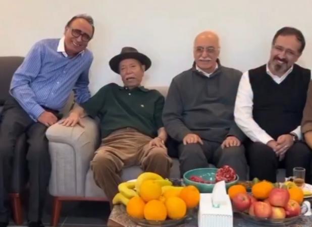 آوازخوانی علی نصیریان در یک شب‌نشینی