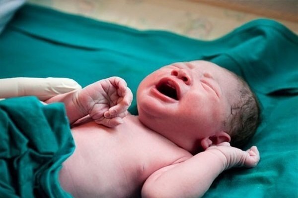 تولد یک نوزاد در آمبولانس اورژانس سیریک