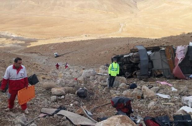 آخرین وضعیت حادثه واژگونی اتوبوس تهران–یاسوج؛۴ فوتی و ۱۷ مصدوم