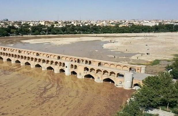 یخ بستن سد زاینده رود در چادگان