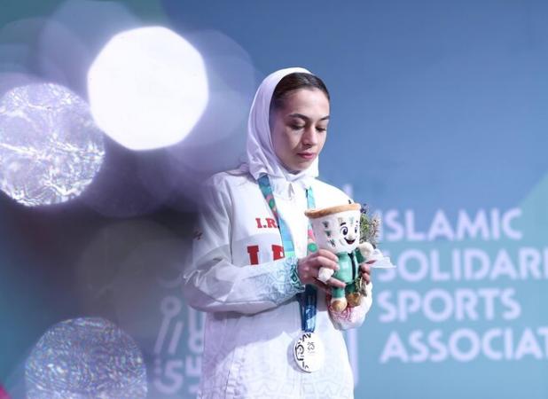 بزرگ‌ترین افتخارم این است که رهبر انقلاب زحمات من را دیده‌اند