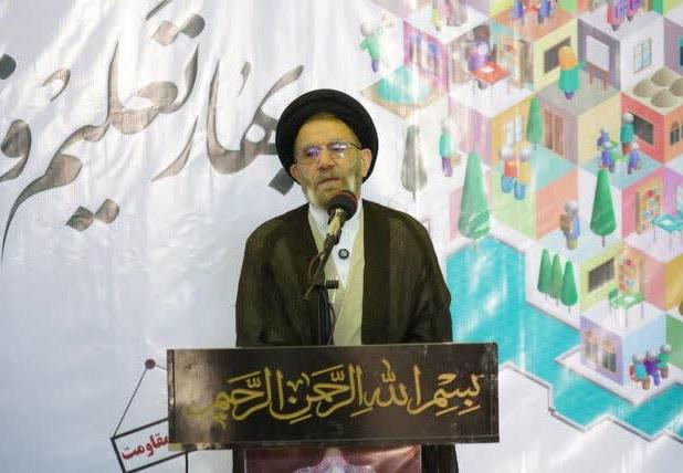 نماینده ولی‌فقیه در لرستان: خاستگاه ترقی هر کشوری آموزش‌وپرورش  است