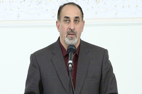پیرنیا، معمارِ حکیم است
