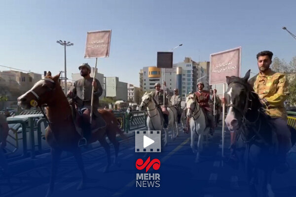 رژه سربازان هخامنشی در خیابان انقلاب تهران