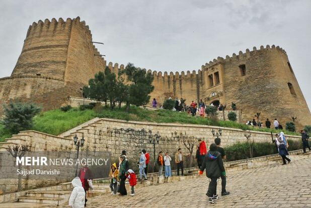 بیش از ۱۲ هزار گردشگر نوروزی از «فلک‌الافلاک» بازدید کردند