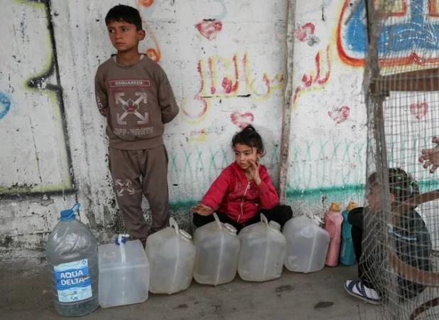 دولت غزه: ۷۰۰ فلسطینی در صفوف دریافت آب شهید شده‌اند