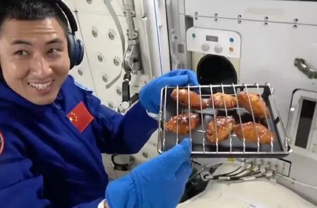 جوجه کباب در فضا!