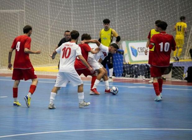 شکست تیم پسران دانش آموز ایران برابر برزیل