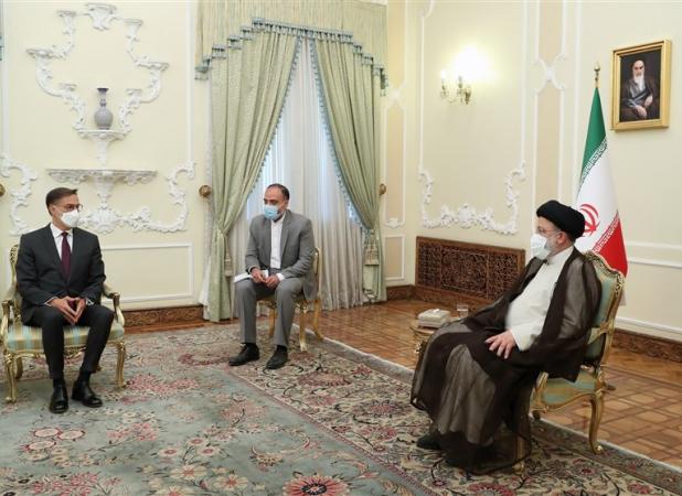 به رغم تحریم ها مسیر پیشرفت را با قدرت ادامه می دهیم