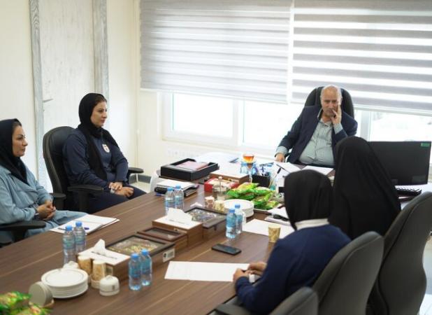 نشست رئیس فدراسیون فوتبال با کادر فنی تیم‌های بانوان ایران