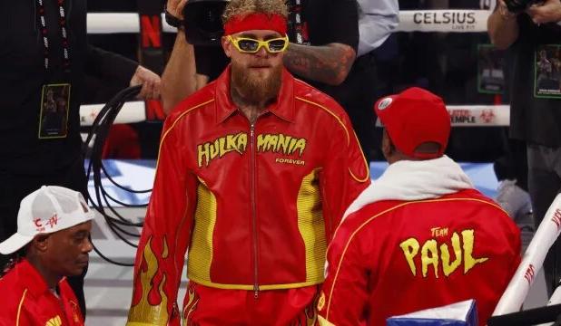 کتک‌خوری که در پول غلت می‌زند!