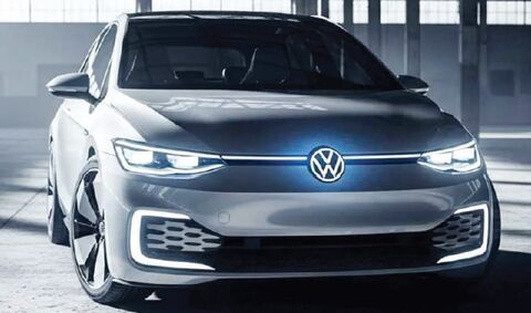 گلف و کراس‌ اوور برقی «فولکس‌ واگن» پشت چراغ قرمز!