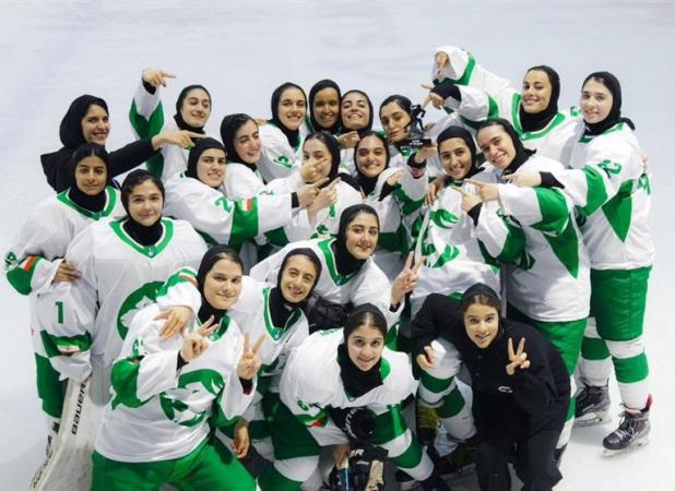 تیم هاکی روی یخ دختران ایران در آستانه قهرمانی در آسیا