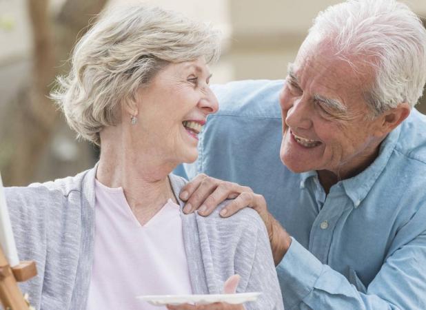 شاد نبودن بیشتر از سیگار کشیدن می‌تواند ما را پیر کند