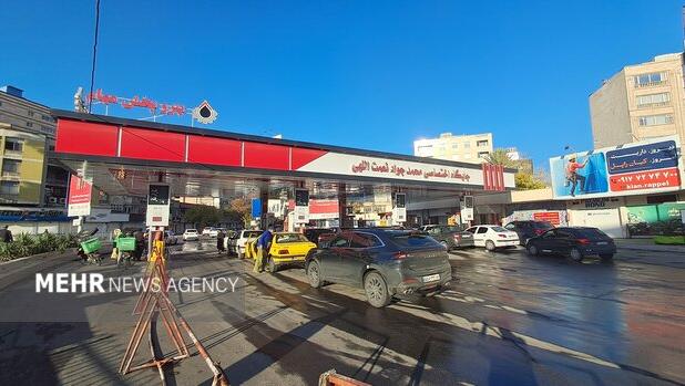 سوختگیری روان خودروها در شیراز پس از سه نرخی شدن بنزین