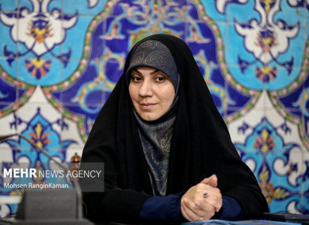 عفاف و حیا در تار و پود لباس ایرانی تنیده شده‌اند