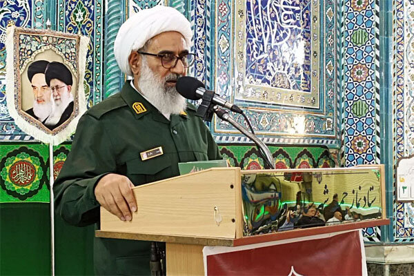 امام جمعه ورامین در خطبه های نماز جمعه این شهر لباس رزم پوشید
