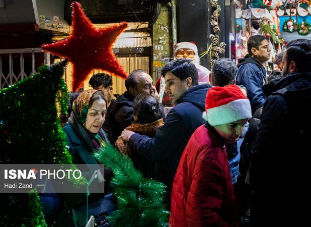 تصاویری از حال و هوای شب کریسمس در تهران