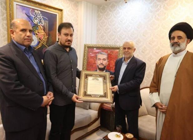 معاون رئیس جمهور با خانواده شهید امیرعبداللهیان دیدار کرد