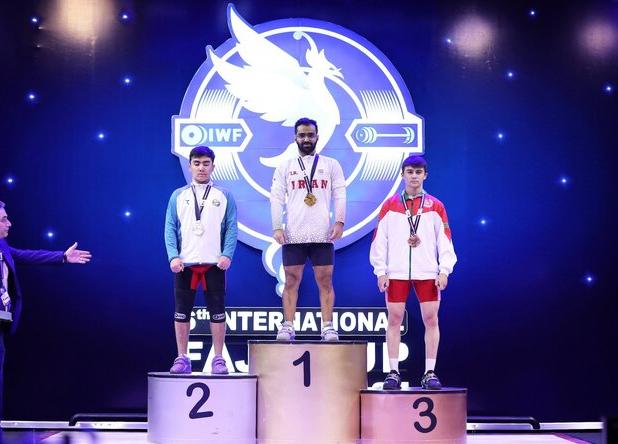 قهرمانی ۲ وزنه‌بردار ایرانی در پایان روز نخست مسابقات بین‌المللی جام فجر