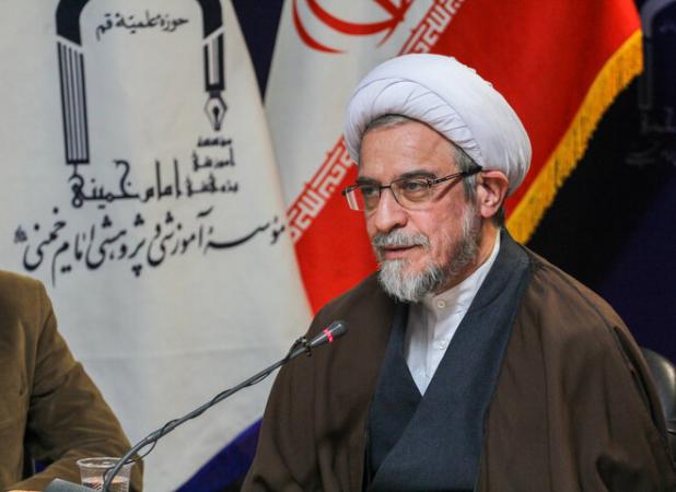 انقلاب اسلامی در جهانی فرو رفته در ظلمت، نور احیای دین را برافروخت