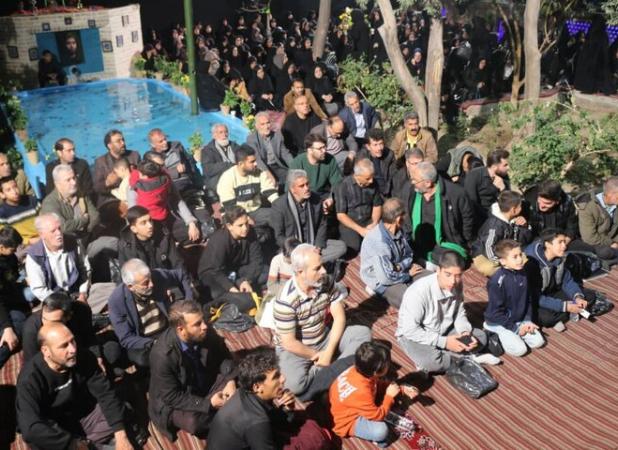 حضور پرشور مردم و جوانان در آیین عزاداری فاطمیه در خانه مقدس زاده ساوه