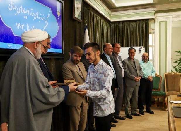 رتبه ۹ کنکور انسانی: هیچ زمان به مهاجرت فکر نکردم