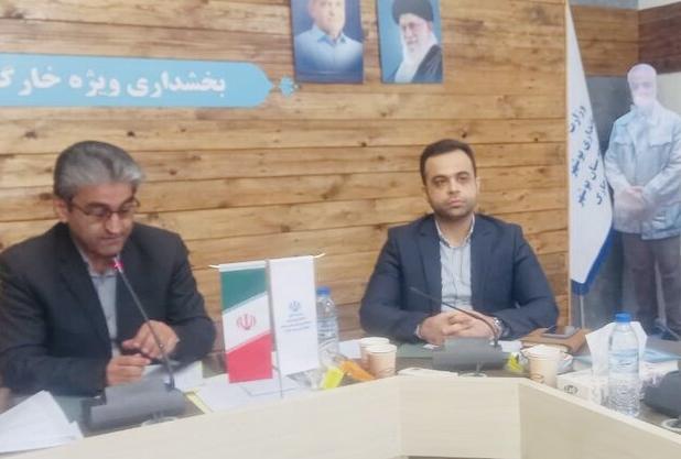 تأکید بخشدار خارگ بر برخورد با تأخیر در پرداخت حقوق کارگران