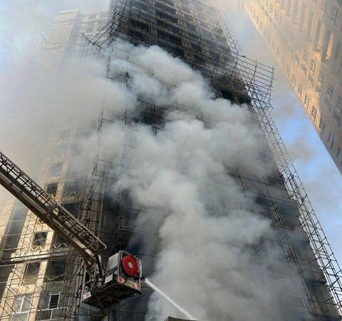 نجات ۳۰ نفر از آتش‌سوزی برج ۲۰ طبقه در تهران