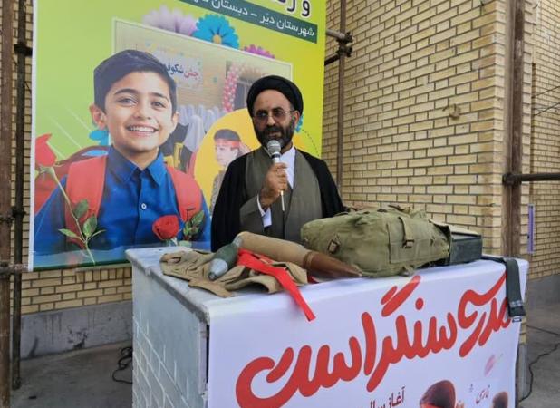 امام جمعه موقت دیر: بنیه دینی و علمی دانش‌آموزان تقویت شود