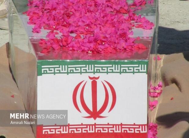 پیکر مطهر شهید گمنام در مهدیشهر تشییع شد