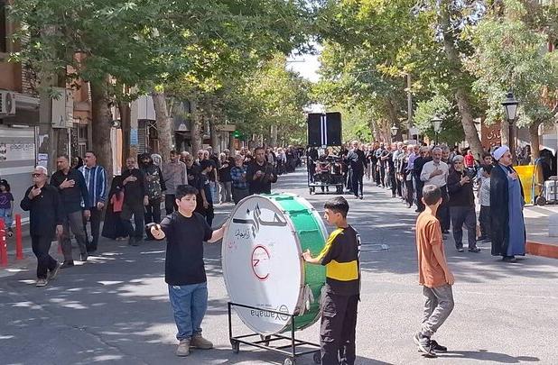 حرکت دسته عزاداری در سالروز شهادت امام حسن عسکری(ع) در شهرستان محلات