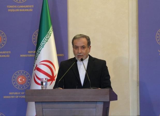 عراقچی: سفر گروسی به تهران سیاسی بود