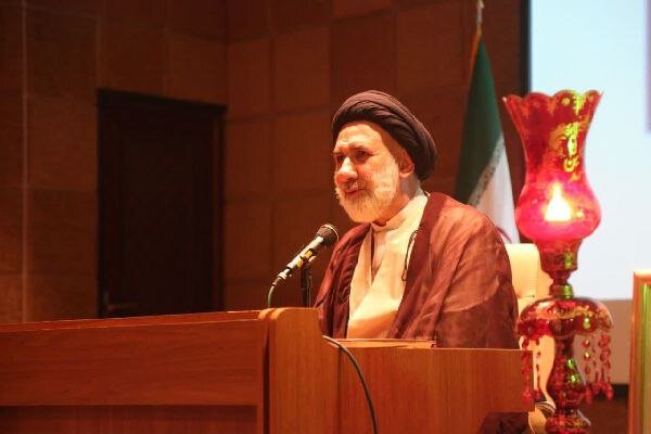 شعر نعمت مؤید من عندالله است