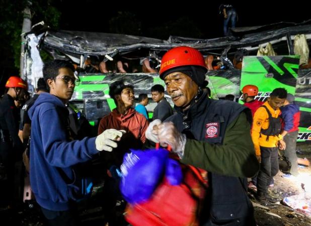 ۳ کشته و ۵ زخمی در تصادف در بزرگراهی در غرب جاوه اندونزی