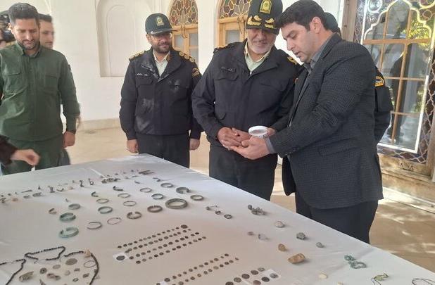 دارابی: پلیس کردستان ۴۰۰ عتیقه تاریخی را کشف کرد