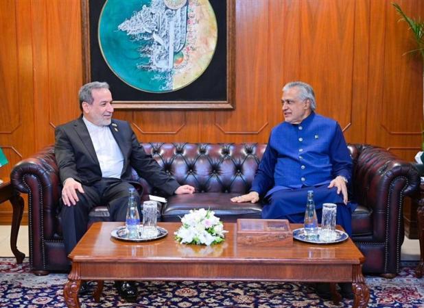 پست وزیر خارجه پاکستان پس از دیدار با عراقچی
