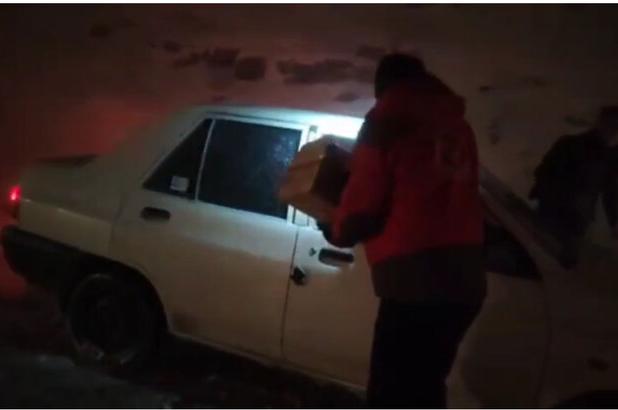 امدادرسانی و توزیع بسته‌های غذایی اضطراری در محور اشنویه – ارومیه