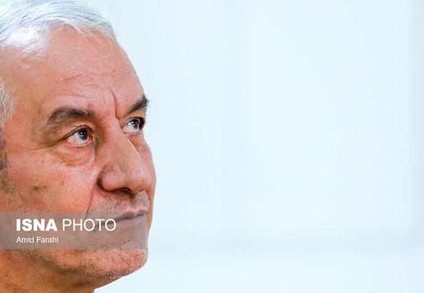 کفاشیان: زنوزی با صحبت‌هایش به تماشاگران خط می‌دهد/ او در این کارها سابقه‌دار است