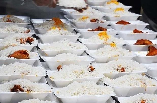 طبخ و توزیع بیش از چهار هزار دست غذای نذری در روستای کریان