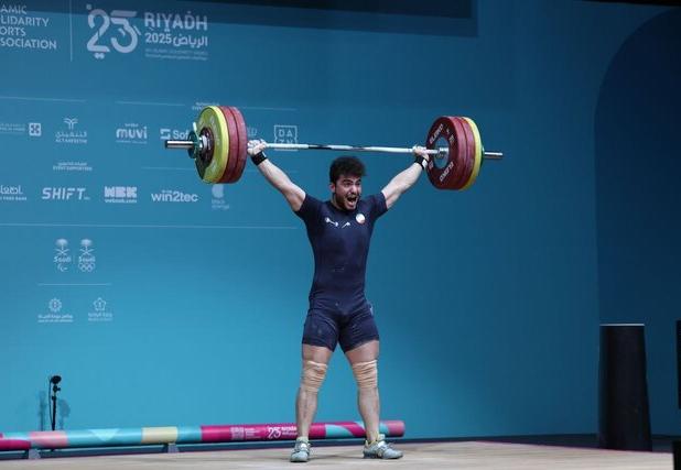 رقابت وزنه‌بردار خوزستانی در مسابقات بین‌المللی جام فجر