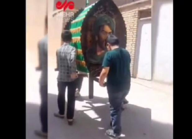 آئین نخل گردانی شهادت‌ امام صادق (ع) توسط نوجوانان میبدی