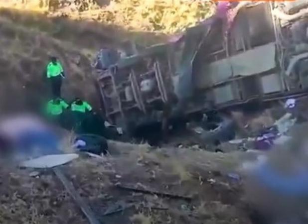 ۲۵ کشته و ۱۷ زخمی بر اثر سقوط اتوبوس به دره در پرو